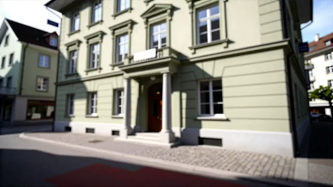 Bernese Behördengebäude in hellem Stein und Gassen